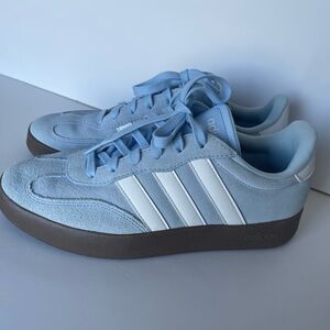 Adidas Men's Barreda Light Blue and White/Gum Sole Shoes/Sneaker Size 9